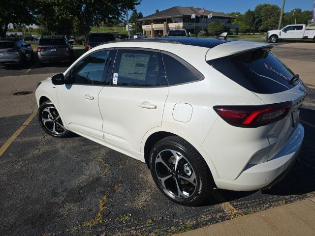 Photo of 2024 Star White Metallic Tri-Coat Ford Escape