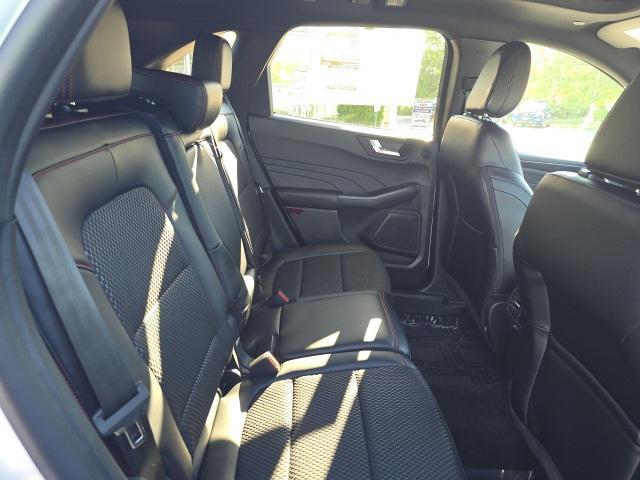 Photo of 2024 Star White Metallic Tri-Coat Ford Escape