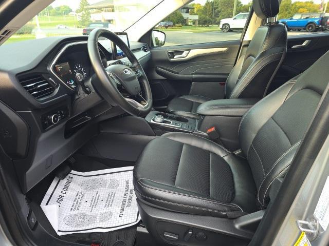 Photo of 2022 Iconic Silver Metallic Ford Escape