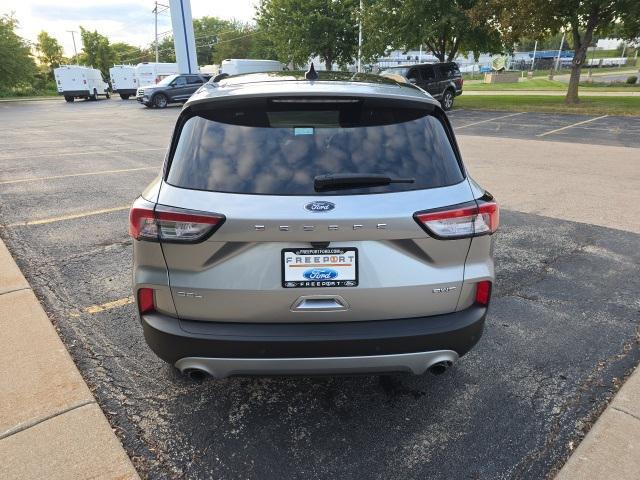 Photo of 2022 Iconic Silver Metallic Ford Escape