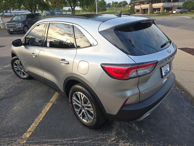 Photo of 2022 Iconic Silver Metallic Ford Escape