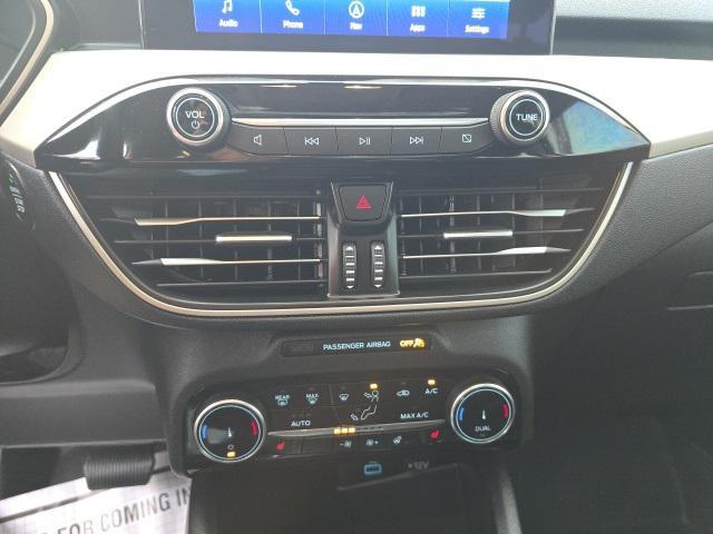 Photo of 2022 Iconic Silver Metallic Ford Escape