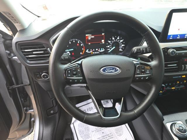 Photo of 2022 Iconic Silver Metallic Ford Escape