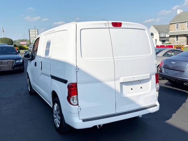 Photo of 2018 White Nissan NV200