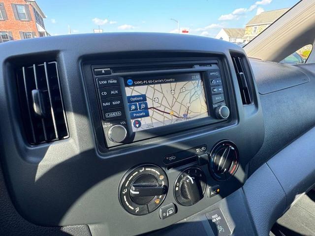 Photo of 2018 White Nissan NV200