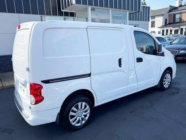 Photo of 2018 White Nissan NV200