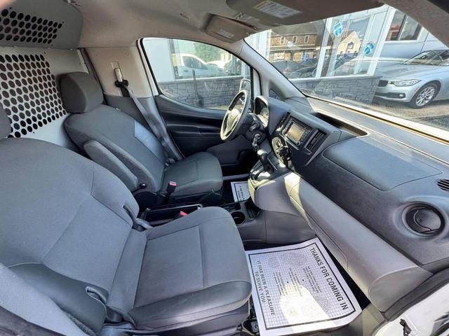 Photo of 2018 White Nissan NV200