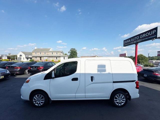 Photo of 2018 White Nissan NV200