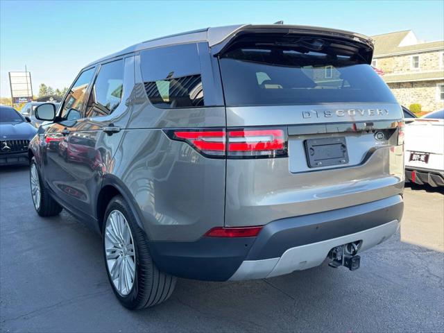 Photo of 2017 Gray Land Rover Discovery