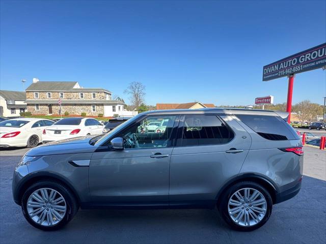 Photo of 2017 Gray Land Rover Discovery