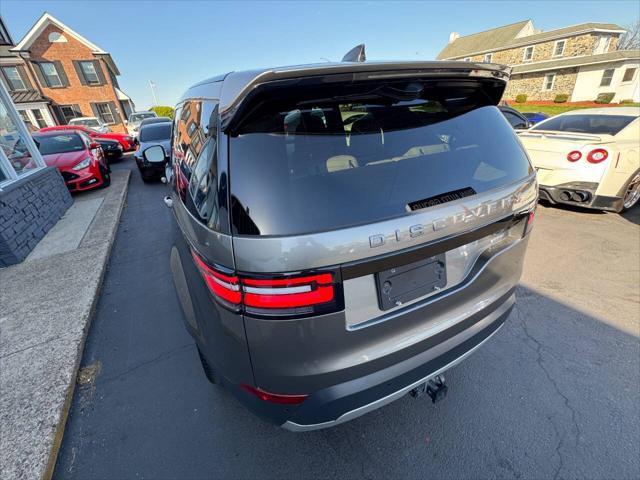 Photo of 2017 Gray Land Rover Discovery