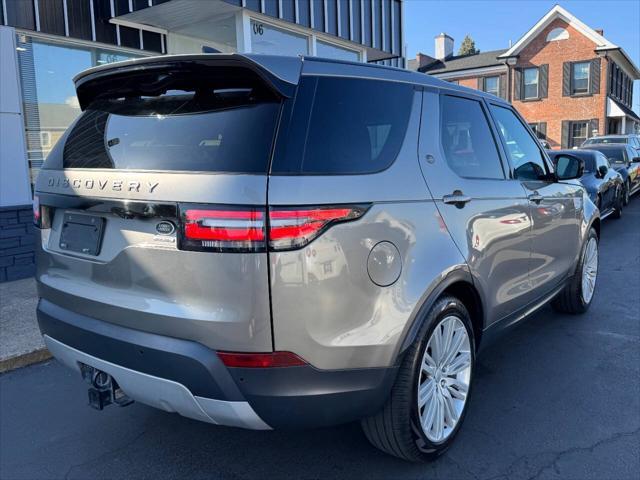 Photo of 2017 Gray Land Rover Discovery