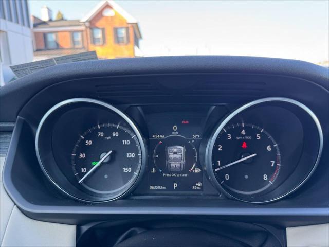 Photo of 2017 Gray Land Rover Discovery