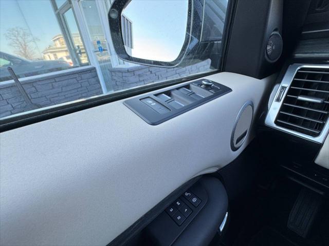 Photo of 2017 Gray Land Rover Discovery