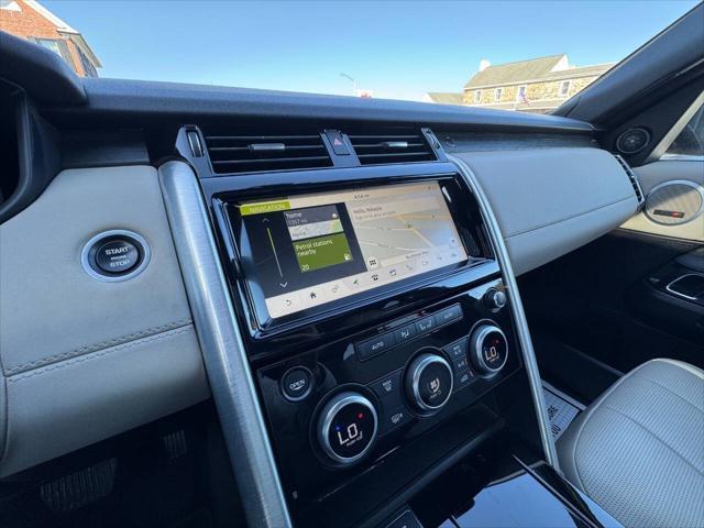 Photo of 2017 Gray Land Rover Discovery