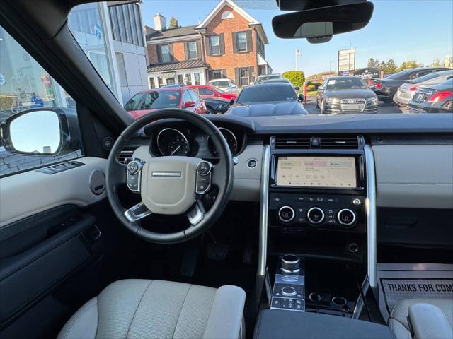 Photo of 2017 Gray Land Rover Discovery