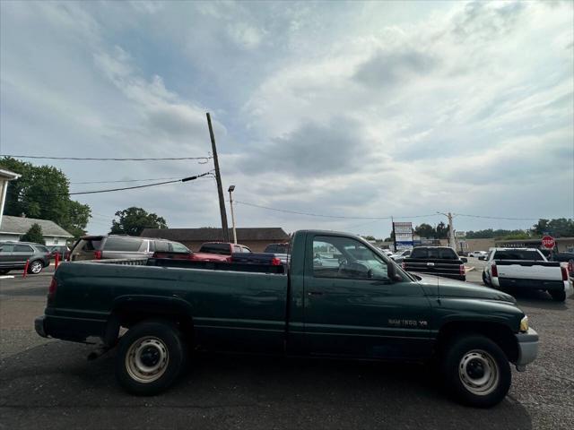 Photo of 2001 Green Dodge Ram 1500