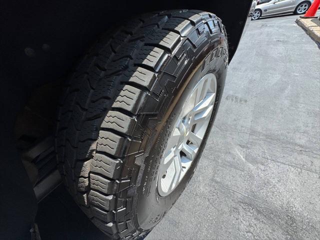 Photo of 2015 Gray Chevrolet Suburban