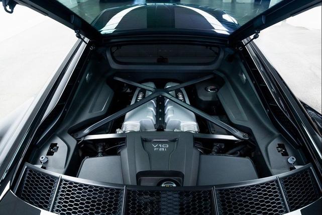 Photo of 2017 Black Metallic Audi R8
