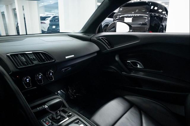 Photo of 2017 Black Metallic Audi R8