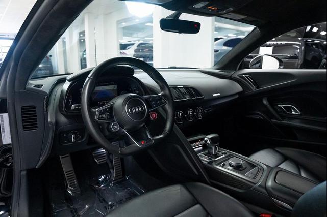 Photo of 2017 Black Metallic Audi R8