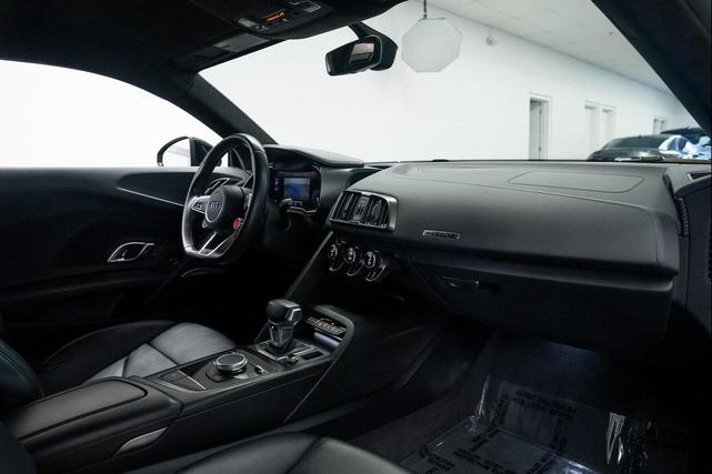 Photo of 2017 Black Metallic Audi R8