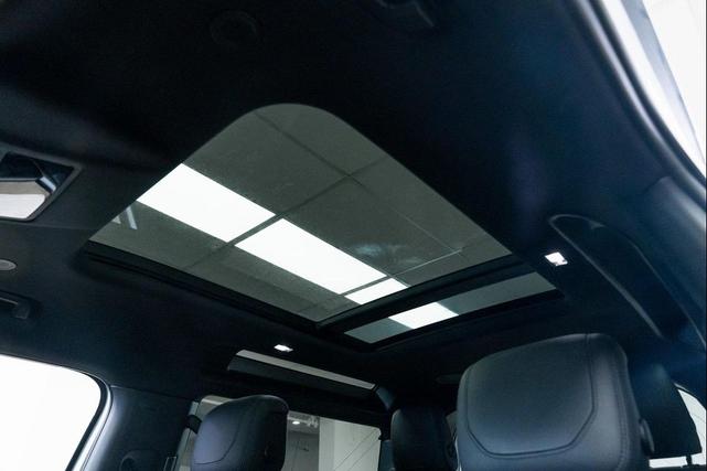 Photo of 2023 White Land Rover Defender
