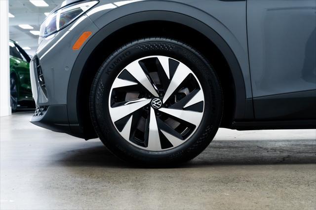 Photo of 2023 Pure Gray Volkswagen ID.4