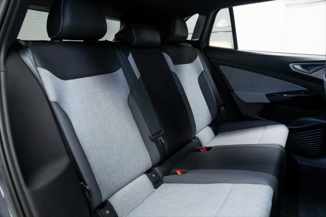 Photo of 2023 Pure Gray Volkswagen ID.4