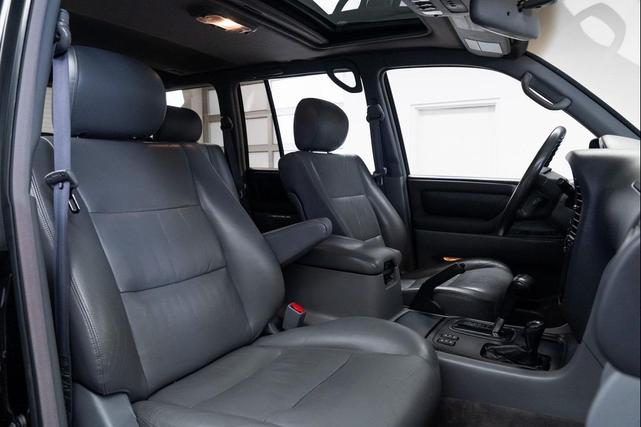 Photo of 2002 Black Toyota Land Cruiser