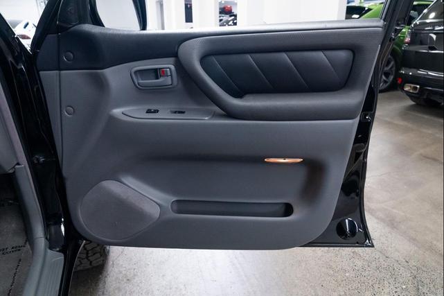 Photo of 2002 Black Toyota Land Cruiser