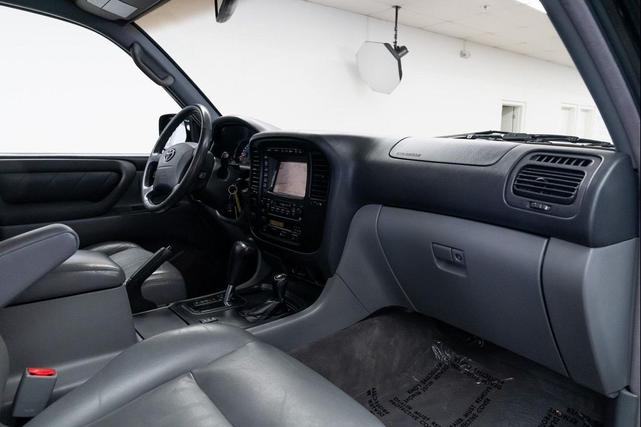 Photo of 2002 Black Toyota Land Cruiser