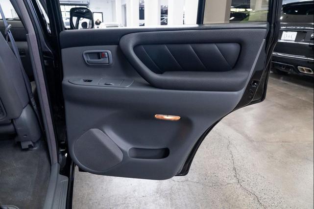 Photo of 2002 Black Toyota Land Cruiser