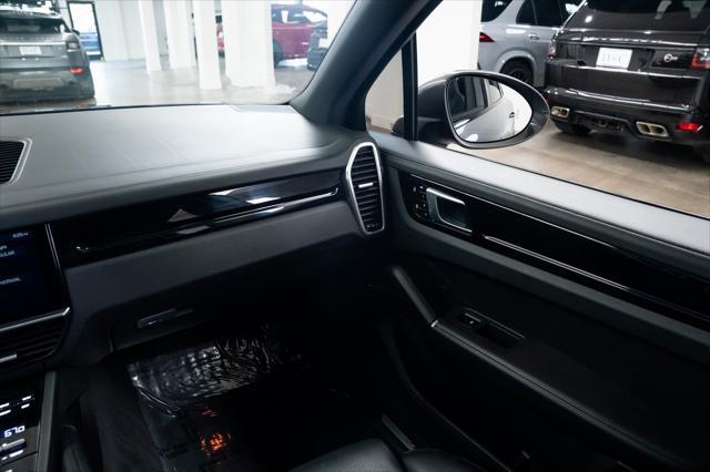 Photo of 2019 Quartzite Metallic Porsche Cayenne