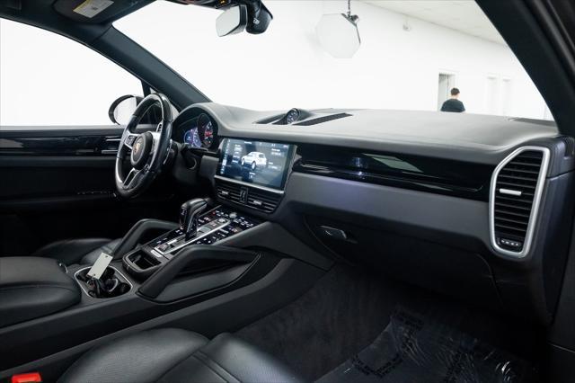 Photo of 2019 Quartzite Metallic Porsche Cayenne