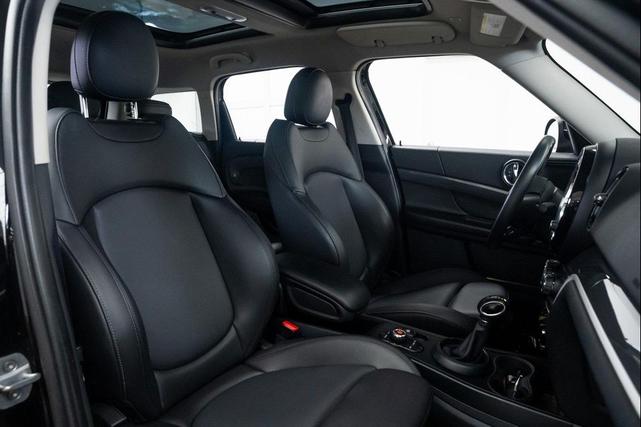 Photo of 2019 Midnight Black Metallic MINI E Countryman