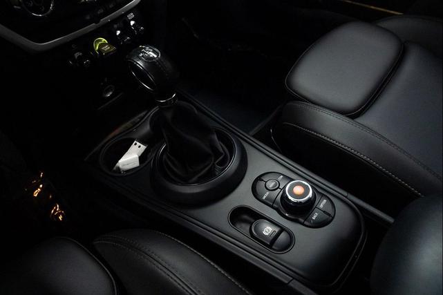 Photo of 2019 Midnight Black Metallic MINI E Countryman