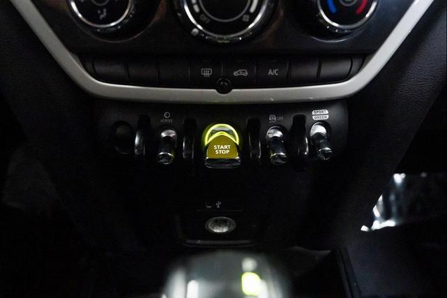 Photo of 2019 Midnight Black Metallic MINI E Countryman