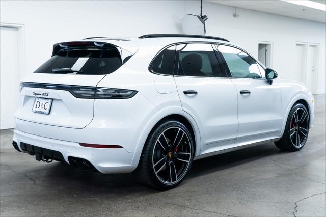 Photo of 2022 White Porsche Cayenne