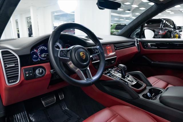 Photo of 2022 White Porsche Cayenne