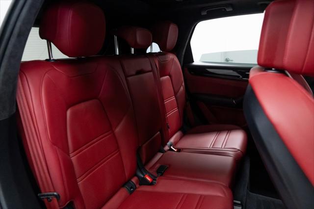 Photo of 2022 White Porsche Cayenne