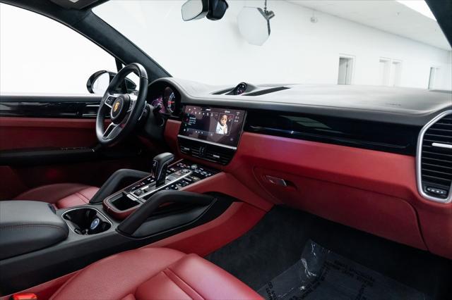 Photo of 2022 White Porsche Cayenne