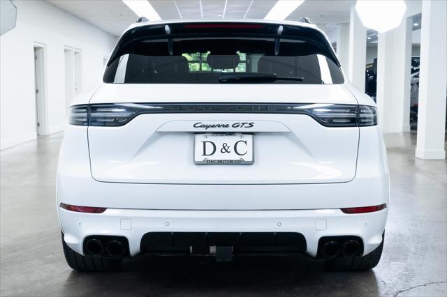 Photo of 2022 White Porsche Cayenne