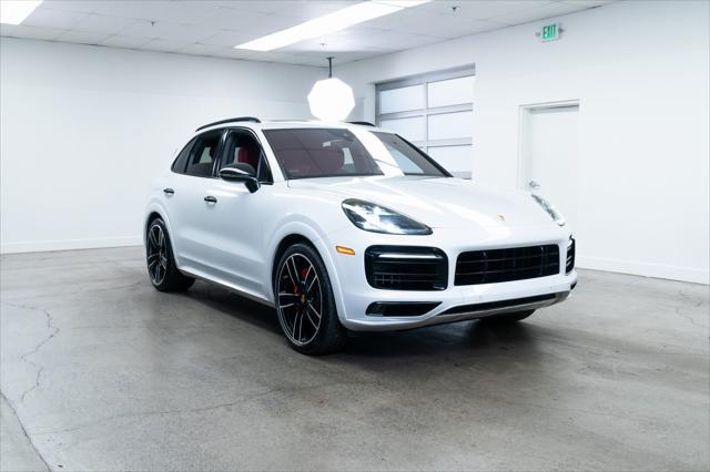 Photo of 2022 White Porsche Cayenne