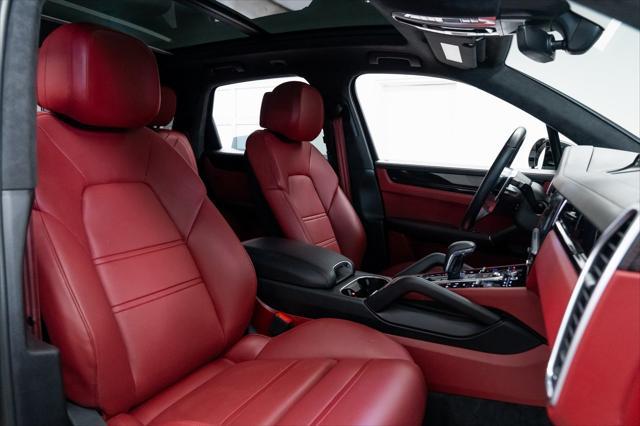Photo of 2022 White Porsche Cayenne