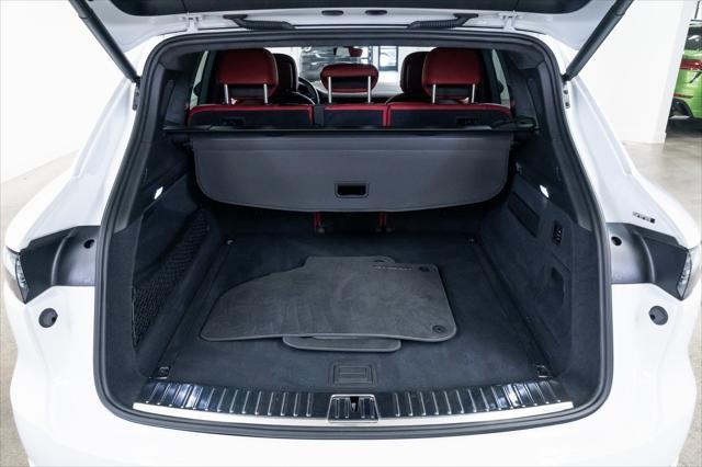 Photo of 2022 White Porsche Cayenne