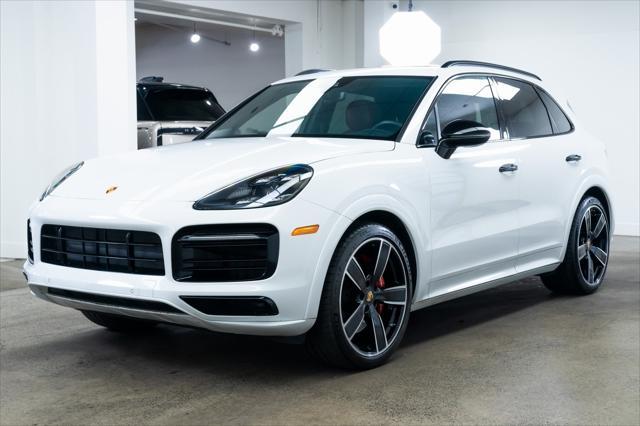 Photo of 2022 White Porsche Cayenne