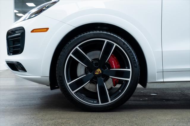 Photo of 2022 White Porsche Cayenne