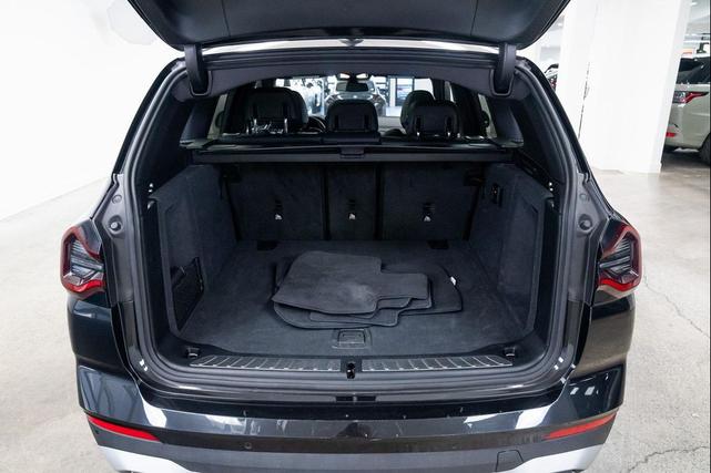 Photo of 2024 Black Sapphire Metallic BMW X3