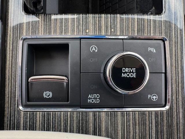Photo of 2021 Pristine White Lincoln Navigator